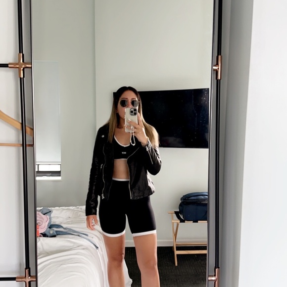 SET ACTIVE Contrast Set ⚡️(Matching sports bra & biker shorts deal!) - Picture 4 of 4